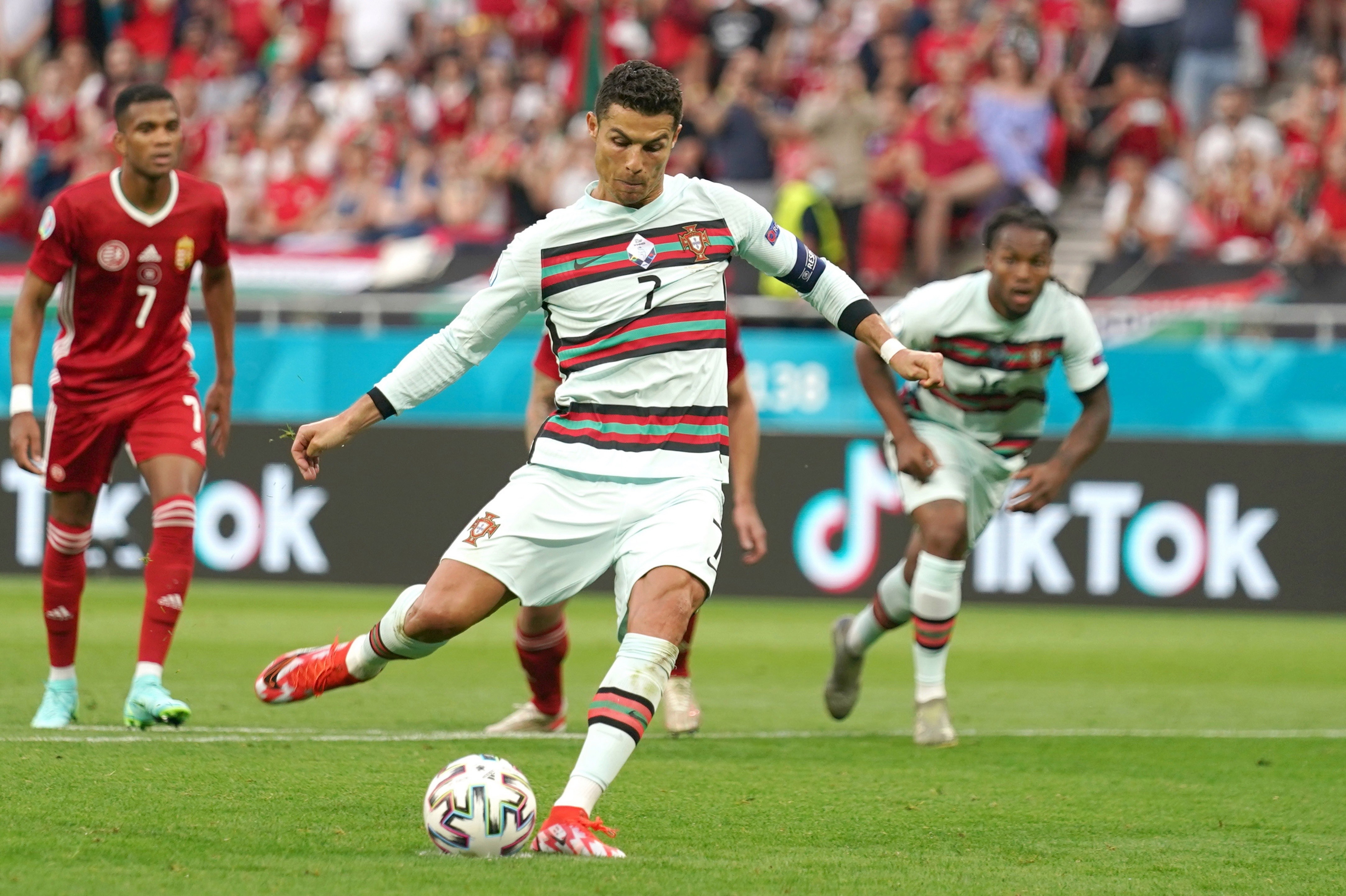 Noi am anh tren cham phat den tai Euro 2020 hinh anh