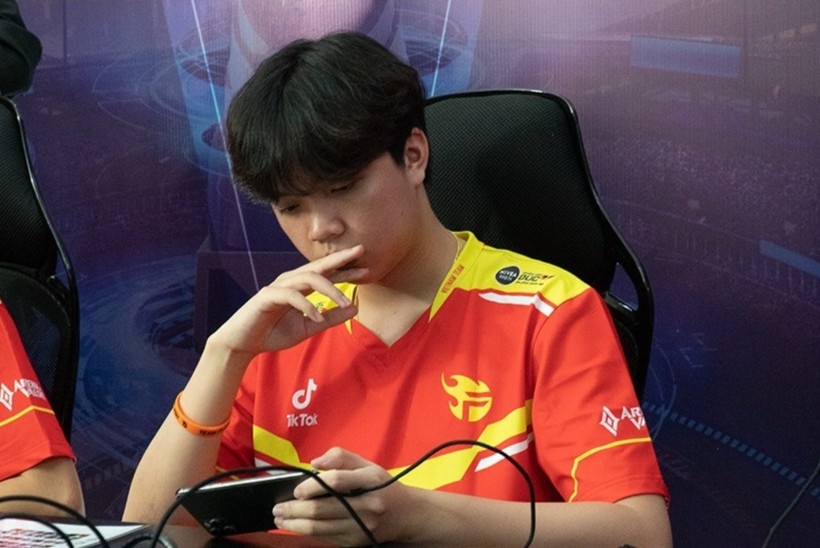 Team Flash ra quan chat vat o giai Lien Quan Mobile the gioi hinh anh