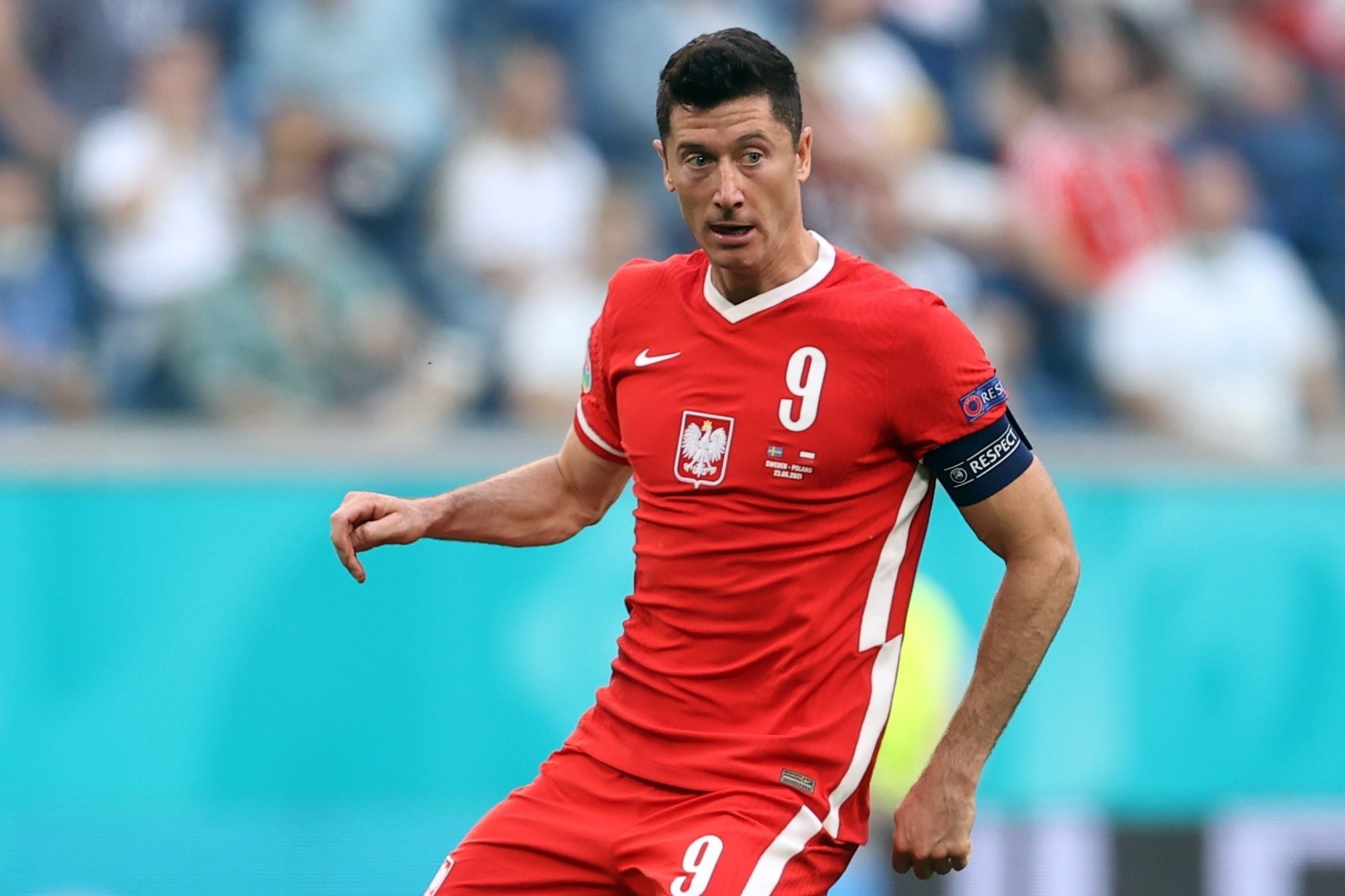 Robert Lewandowski bo lo co hoi ghi ban anh 1