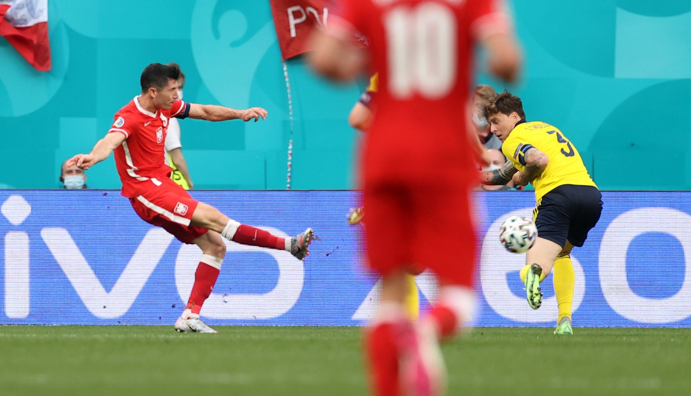 Robert Lewandowski bo lo co hoi ghi ban anh 5