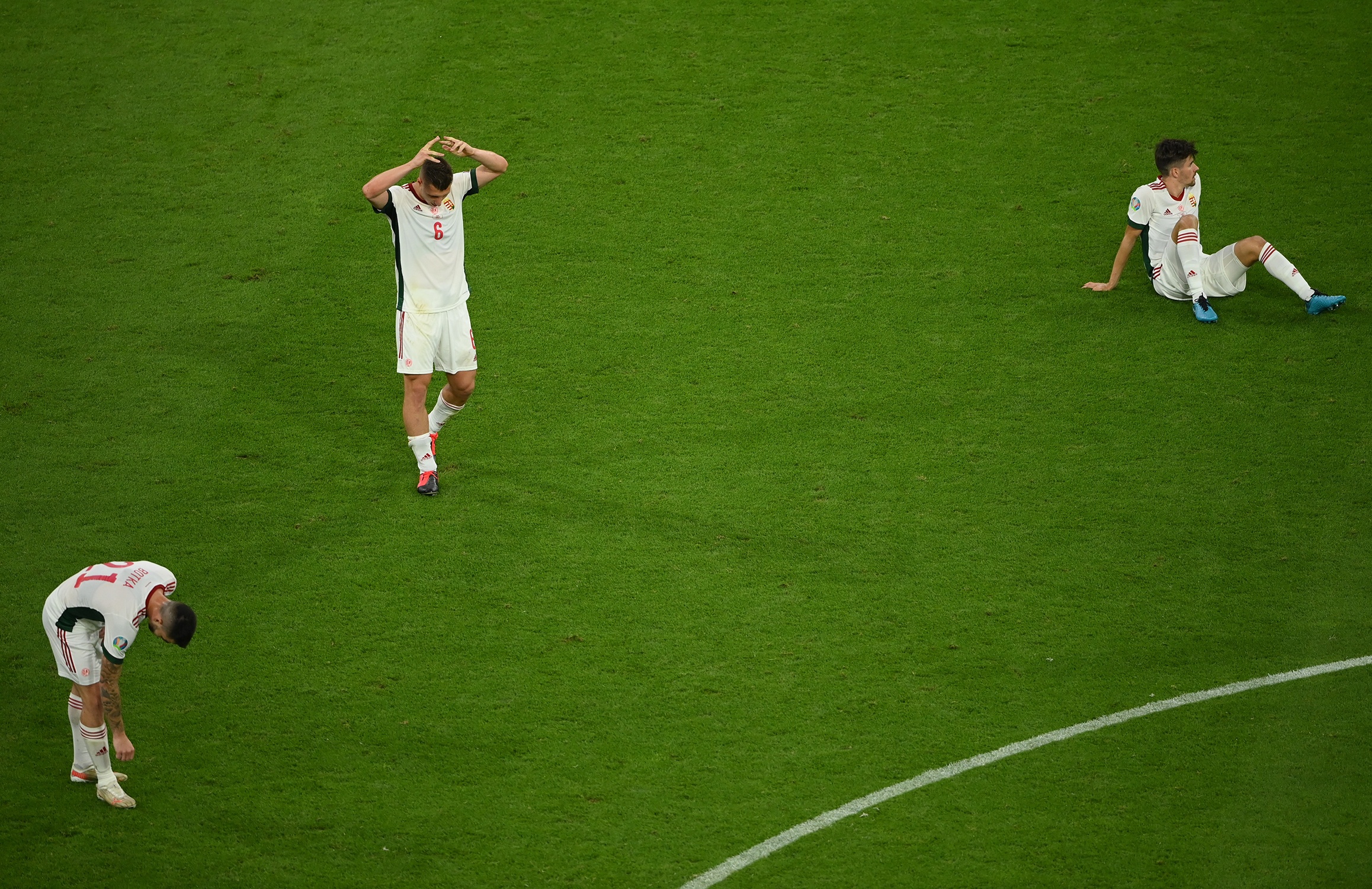 Cau thu Hungary khoc anh 1