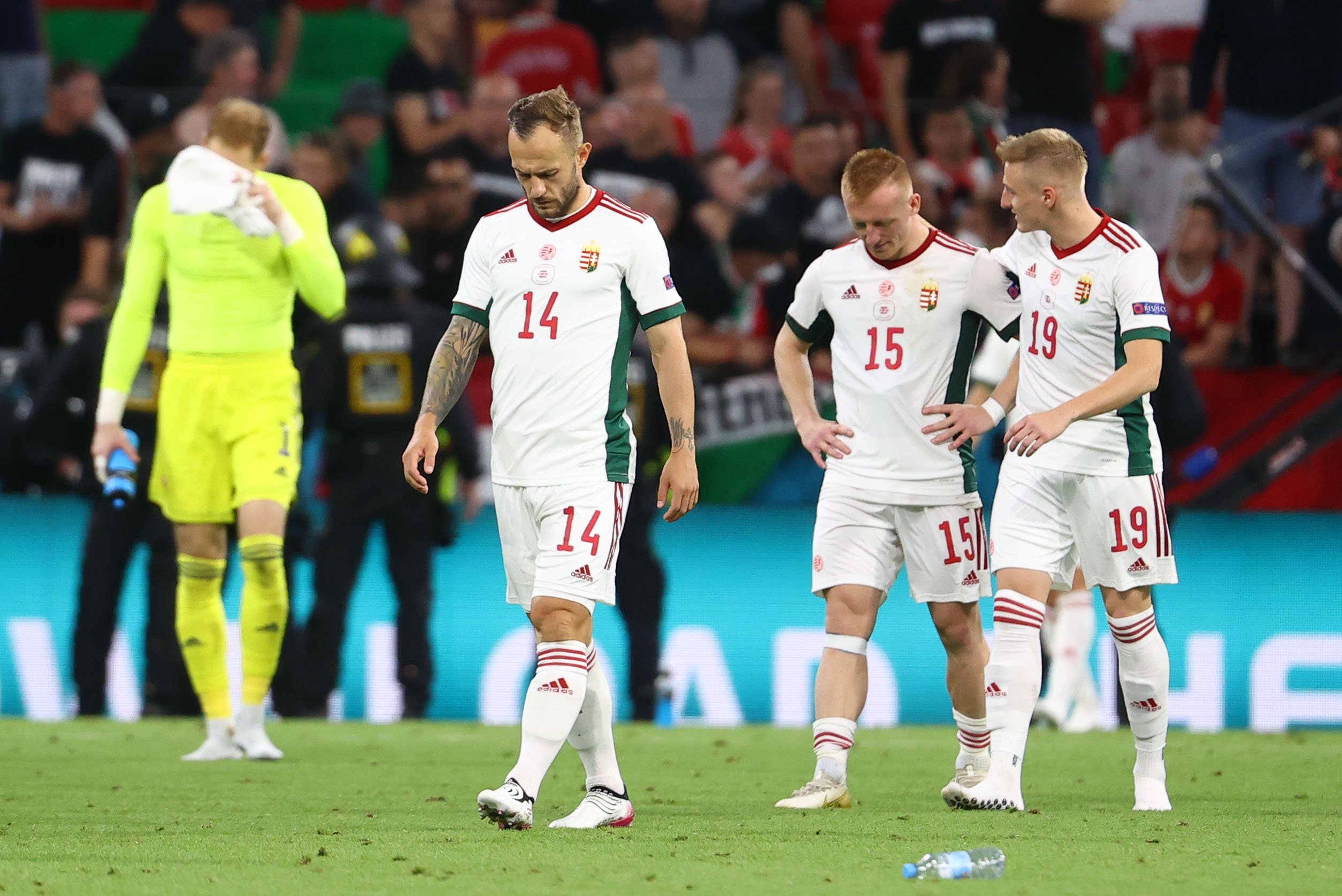 Cau thu Hungary khoc anh 4