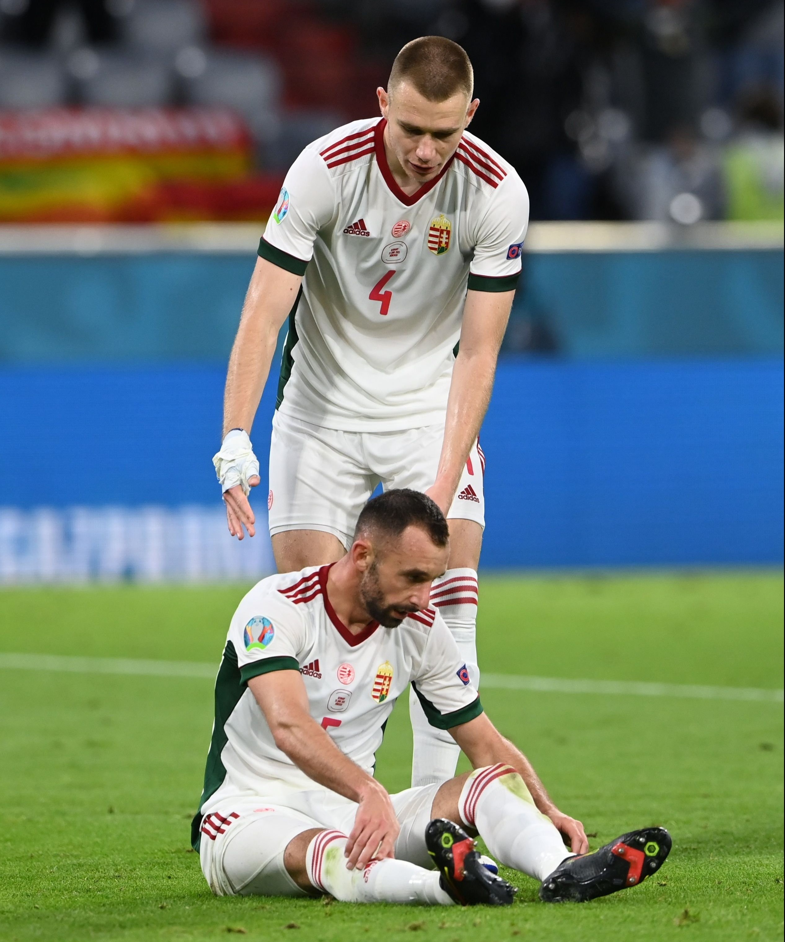 Cau thu Hungary khoc anh 5