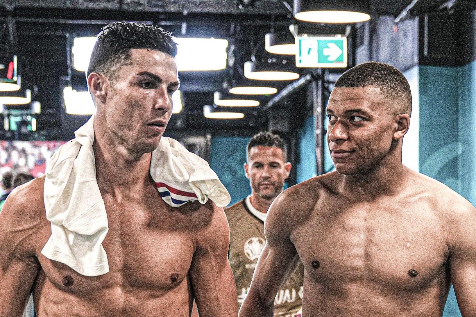 Ronaldo vui ve doi ao voi Mbappe hinh anh