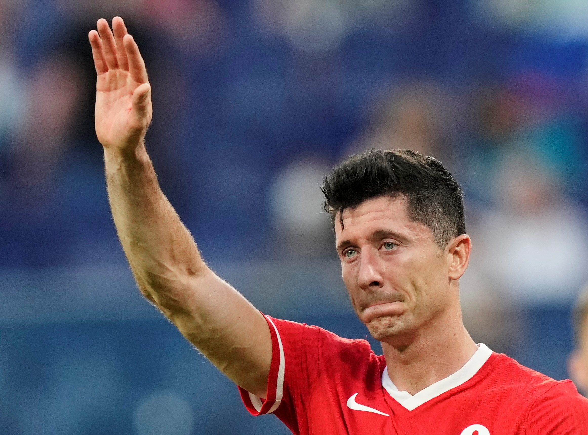 Robert Lewandowski bo lo co hoi ghi ban anh 10