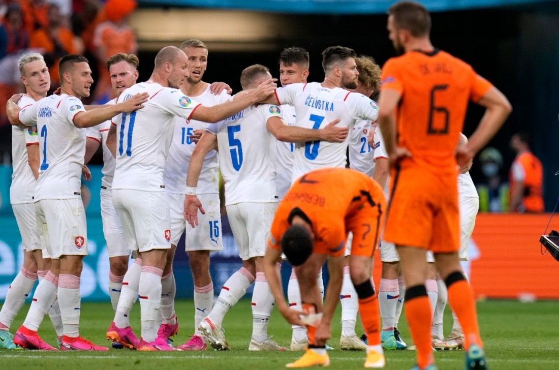 Ha Lan bi loai Euro 2020 anh 8