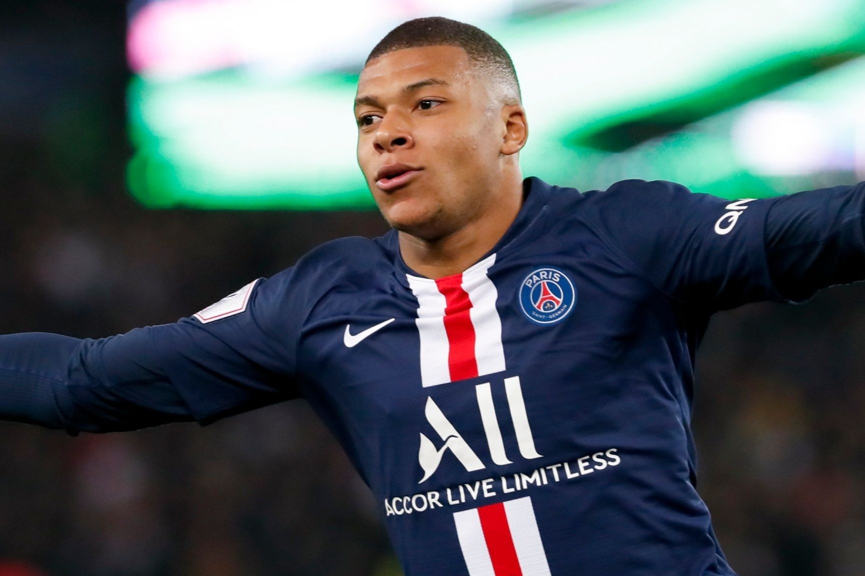 Iniesta: 'Mbappe phu hop voi Barca hon Haaland' hinh anh