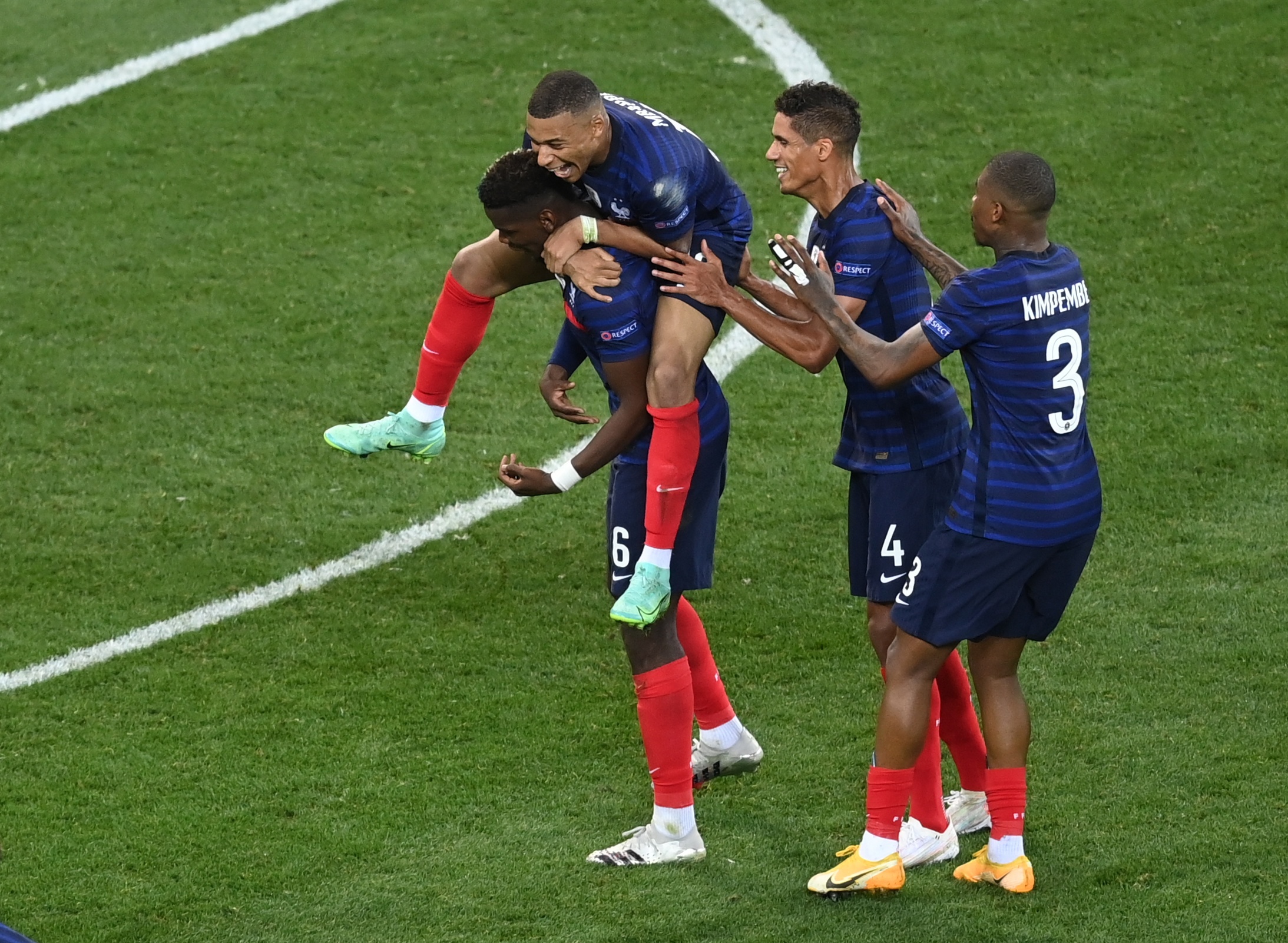 Pogba ghi sieu pham anh 4