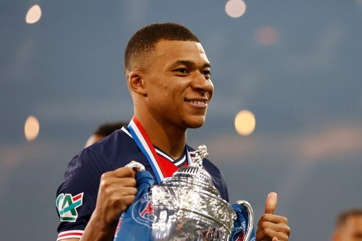 Mbappe duoc de nghi luong 50 trieu euro hinh anh