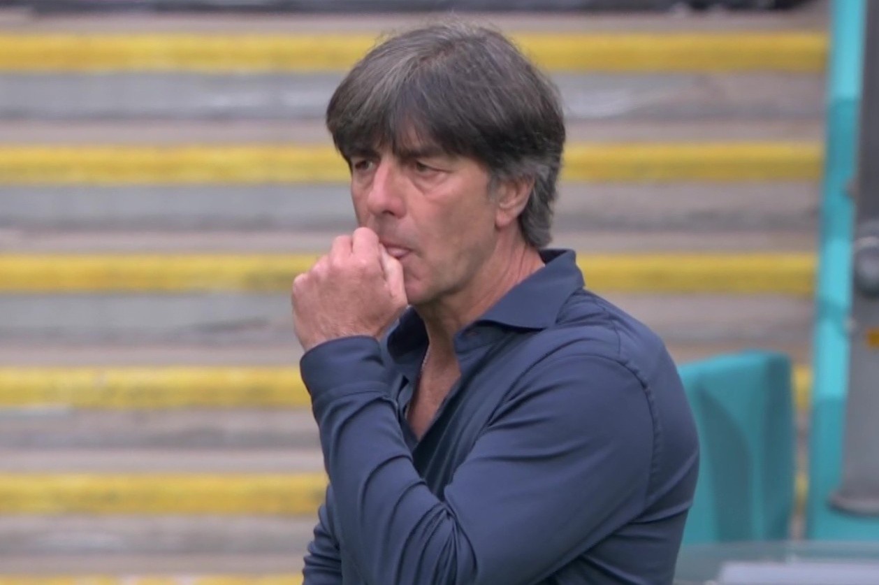 Hanh dong ky quac cua HLV tuyen Duc hinh anh