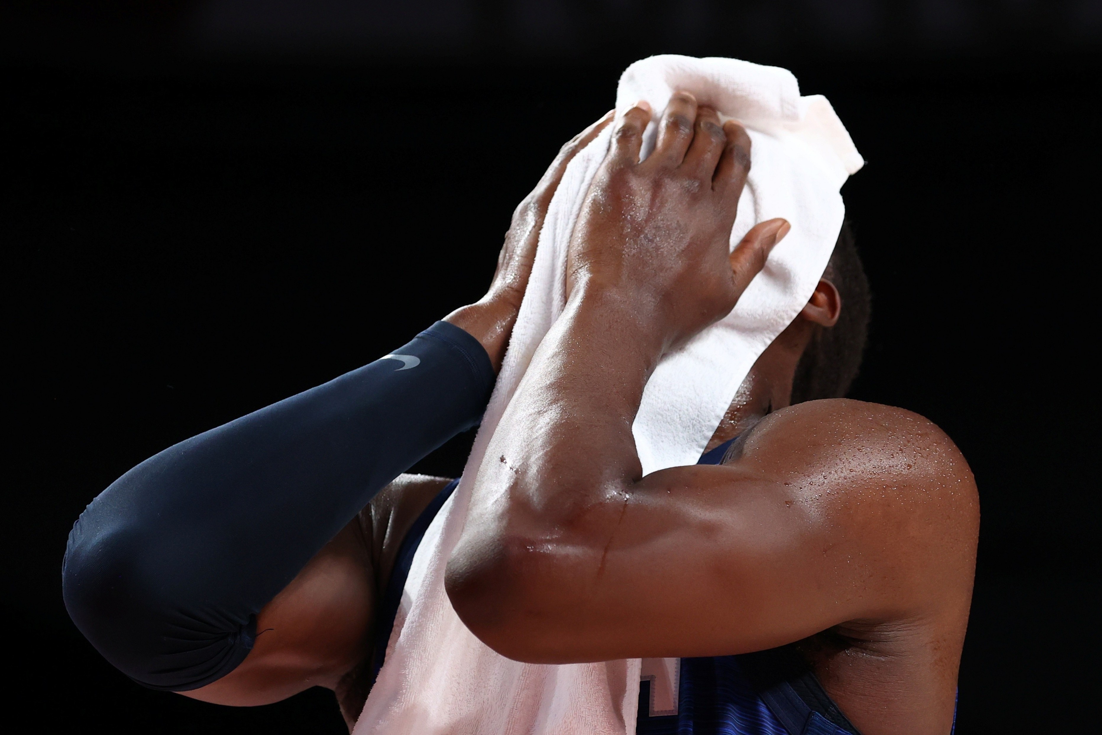 Vi sao bong ro My lien tiep thua Phap? hinh anh