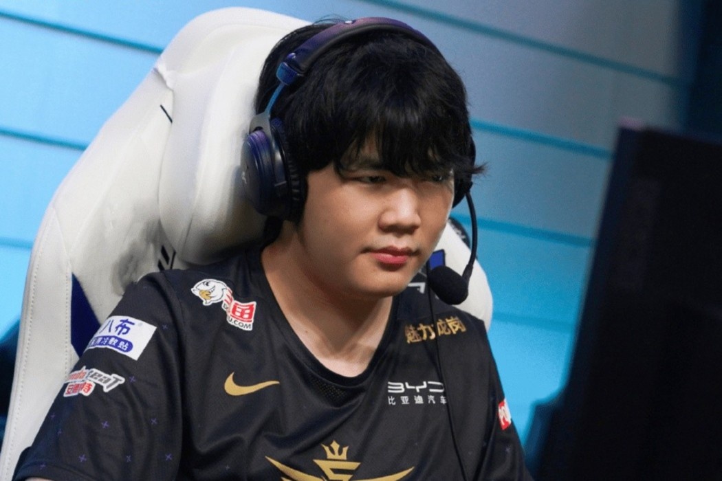 Doi thu cua SofM bi tru luong vi khong mang Trung phat hinh anh