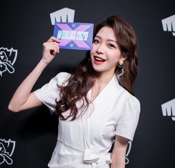 Nu MC Lien Minh Huyen Thoai xinh dep anh 10