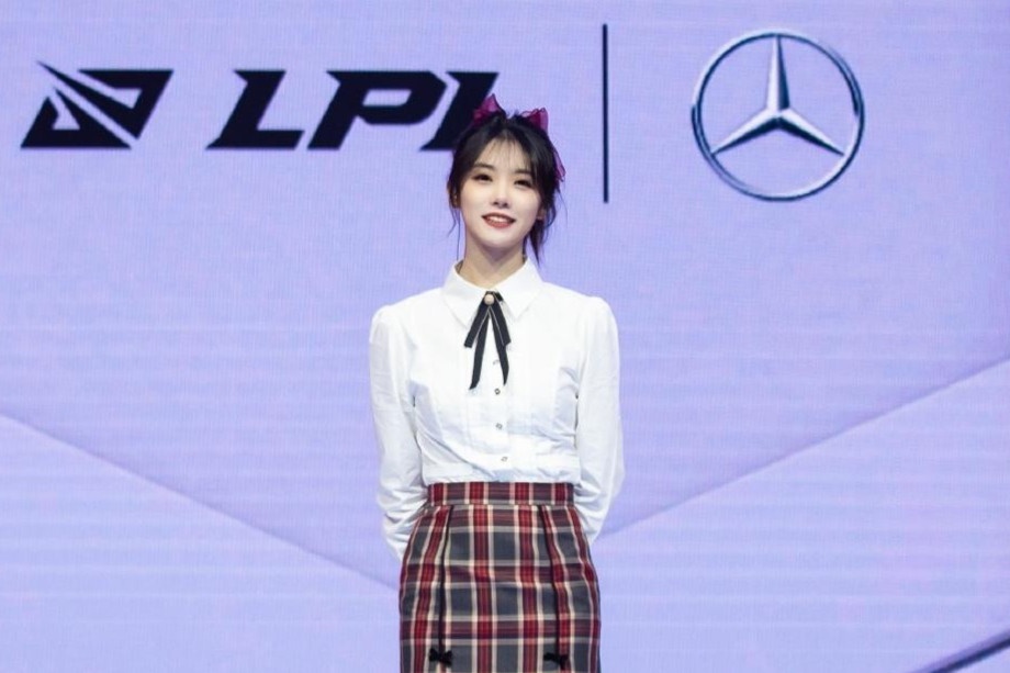 Nu MC Lien Minh Huyen Thoai xinh dep anh 28