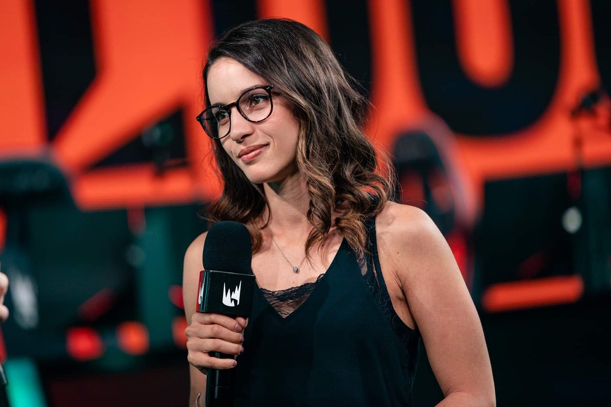 Nu MC Lien Minh Huyen Thoai xinh dep anh 37