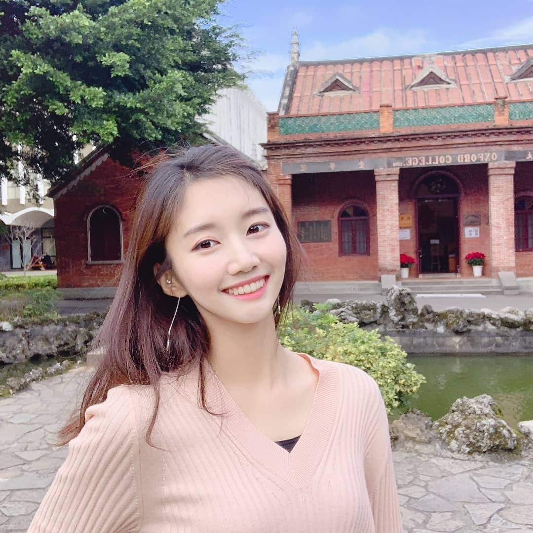 Nu MC Lien Minh Huyen Thoai xinh dep anh 4