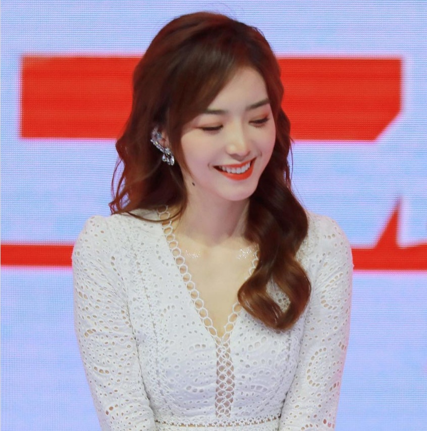 Nu MC Lien Minh Huyen Thoai xinh dep anh 20