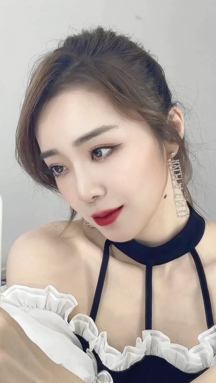 Nu MC Lien Minh Huyen Thoai xinh dep anh 22