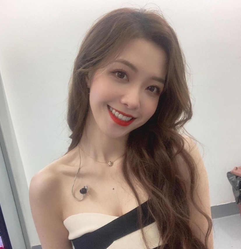 Nu MC Lien Minh Huyen Thoai xinh dep anh 14