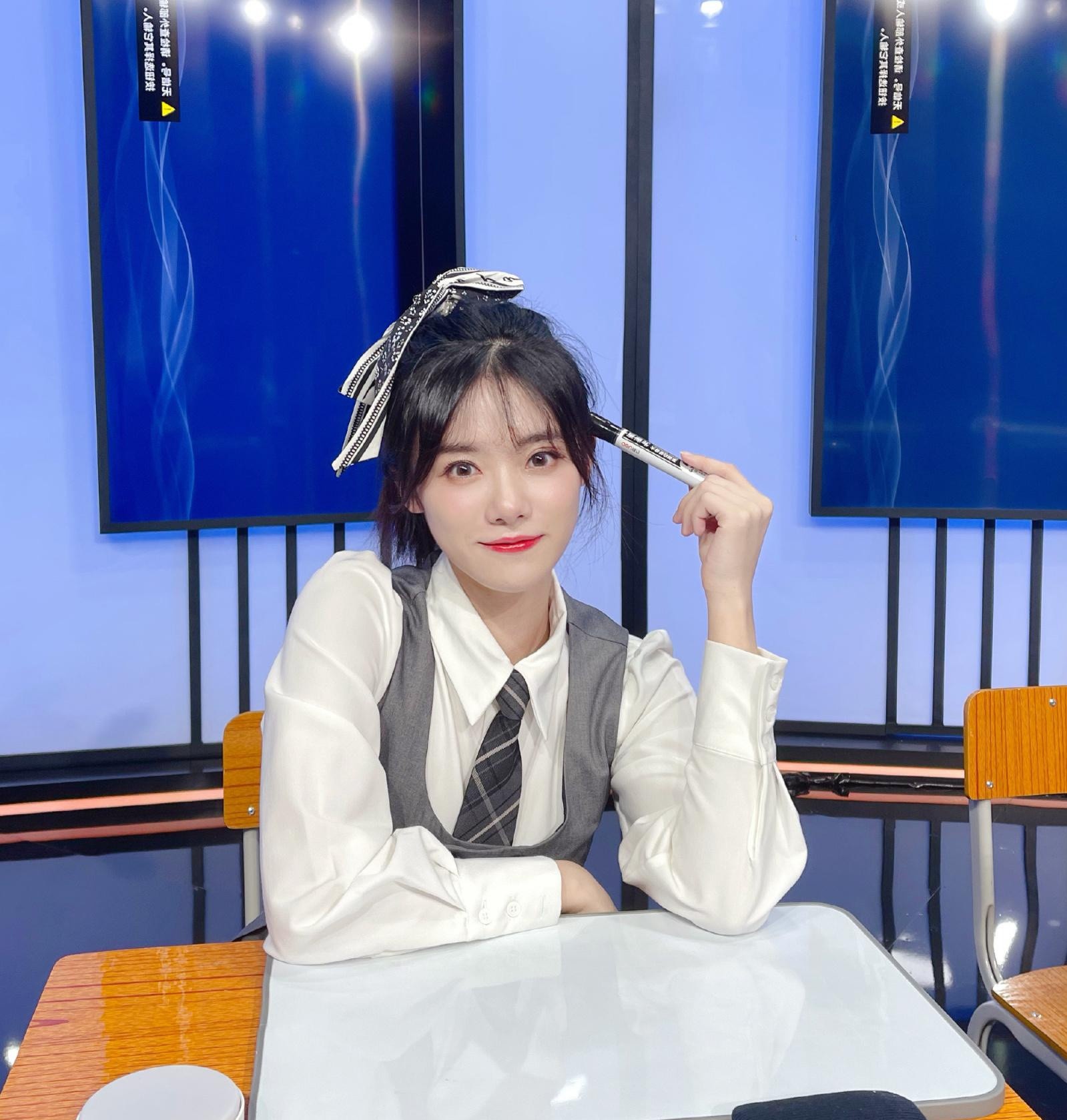 Nu MC Lien Minh Huyen Thoai xinh dep anh 32