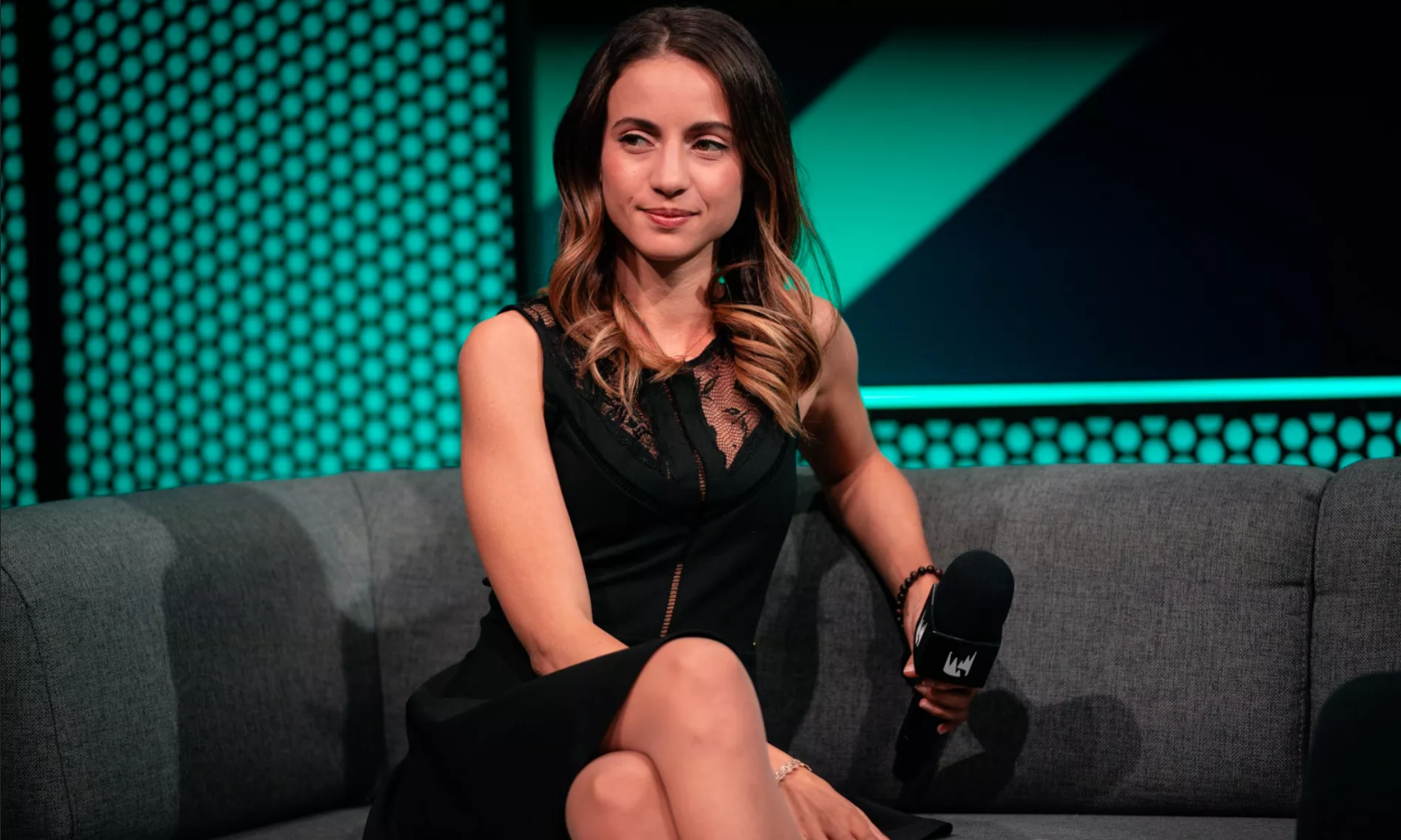 Nu MC Lien Minh Huyen Thoai xinh dep anh 42