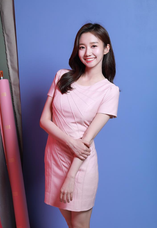 Nu MC Lien Minh Huyen Thoai xinh dep anh 9