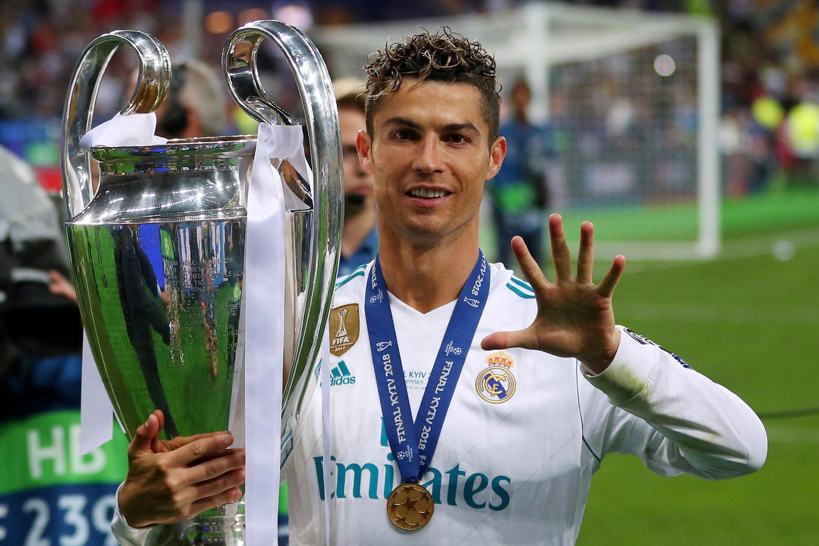 Cristiano Ronaldo lap ky luc anh 3