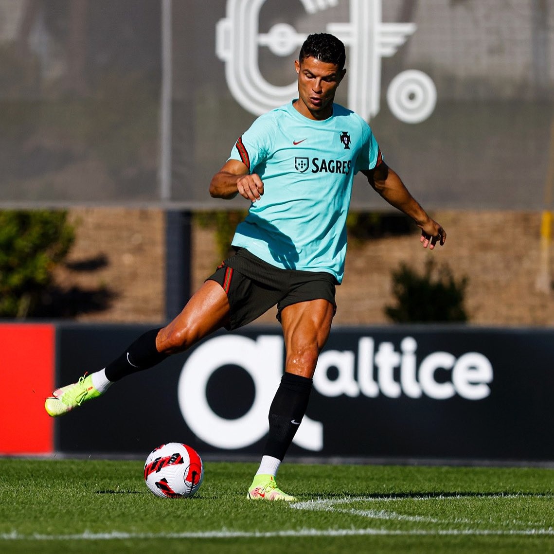 Cristiano Ronaldo lap ky luc anh 8