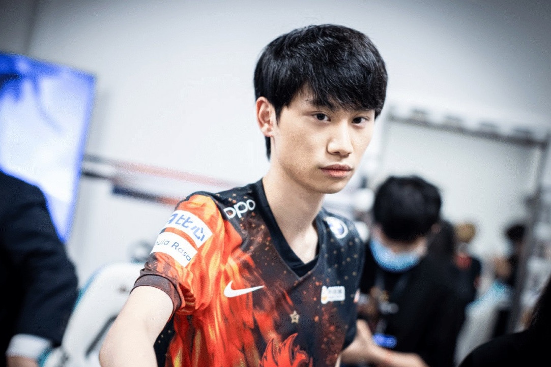 Doinb the hien phong do nhat nhoa o chung ket LPL hinh anh