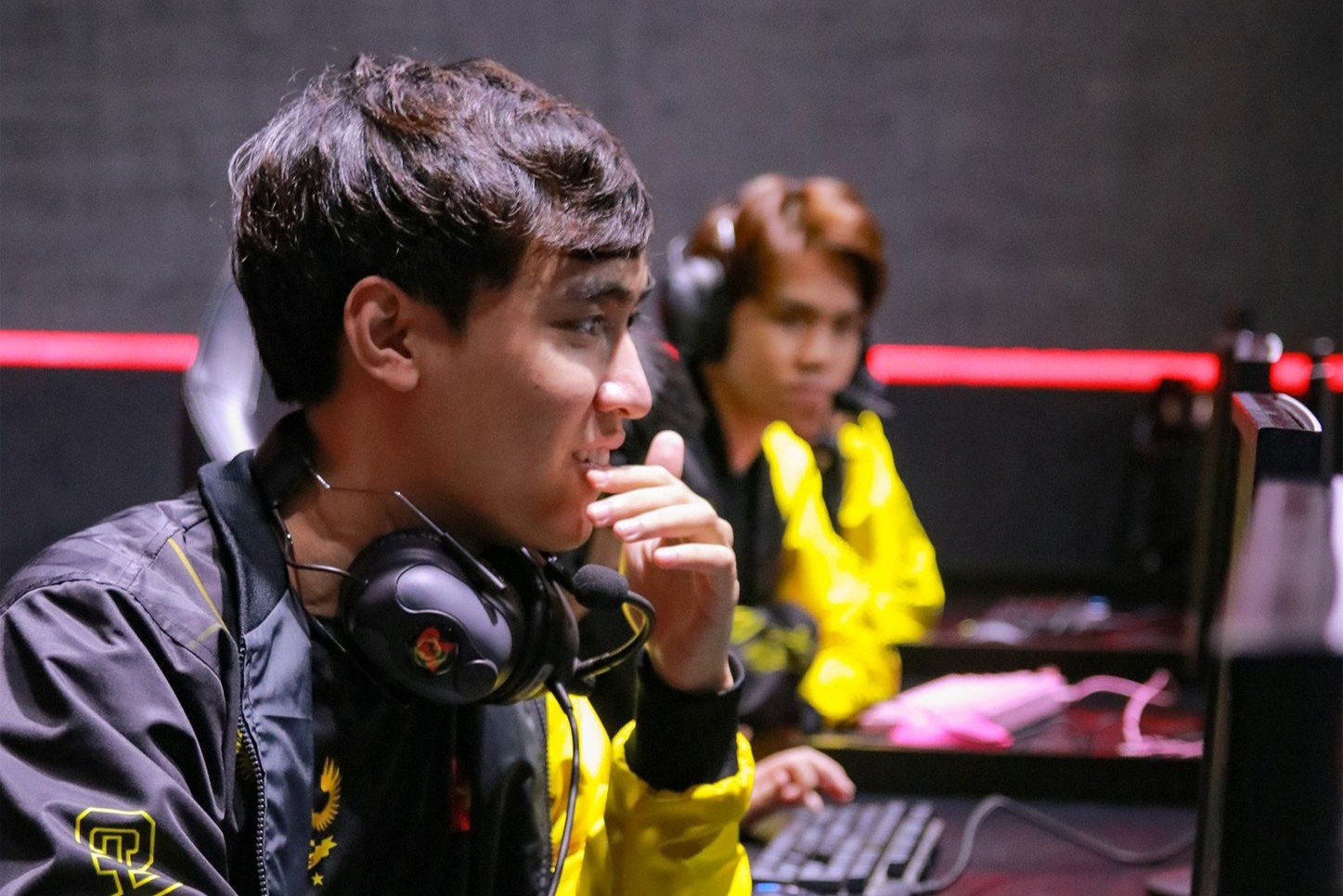 Su khac nghiet cua nghe game thu chuyen nghiep hinh anh