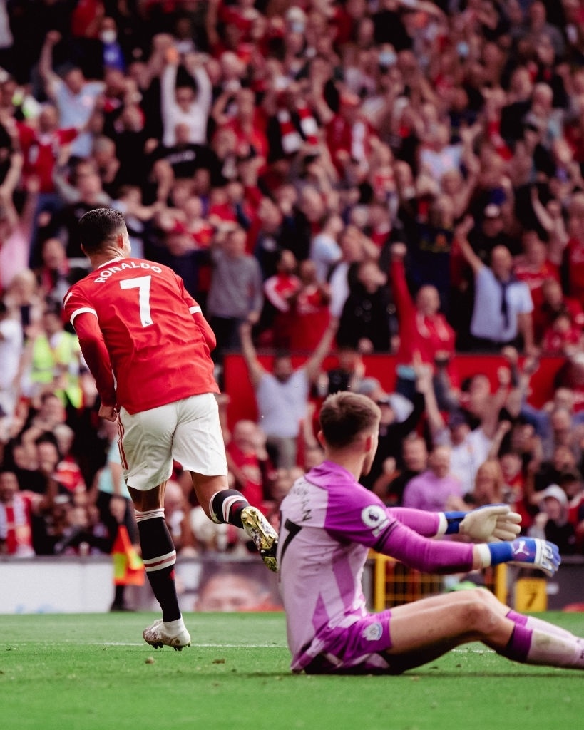 Tran dau tien cua Ronaldo cho MU anh 19