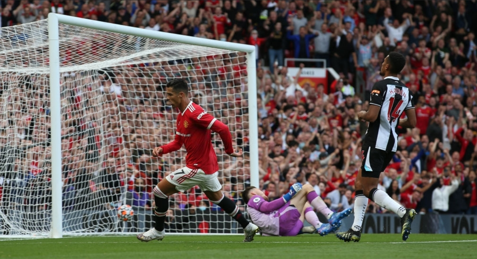 Tran dau tien cua Ronaldo cho MU anh 23