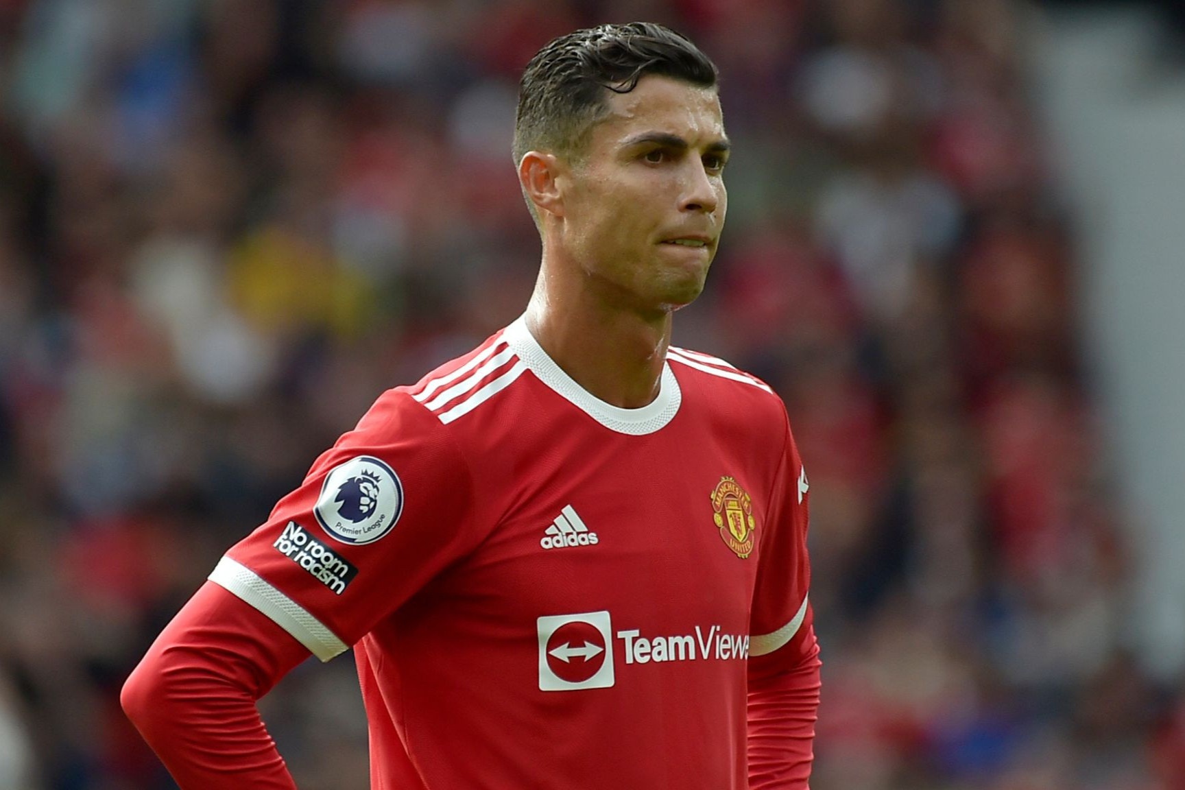 Ronaldo kem Lewandowski trong FIFA 22 hinh anh