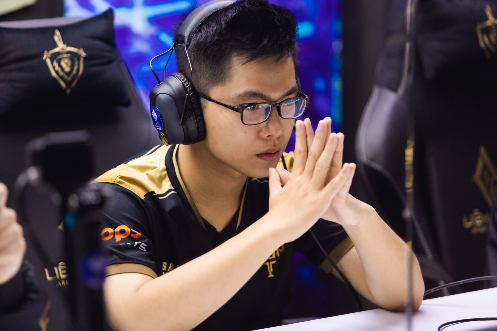 Lai Bang doi mat thach thuc o tuoi 20 hinh anh