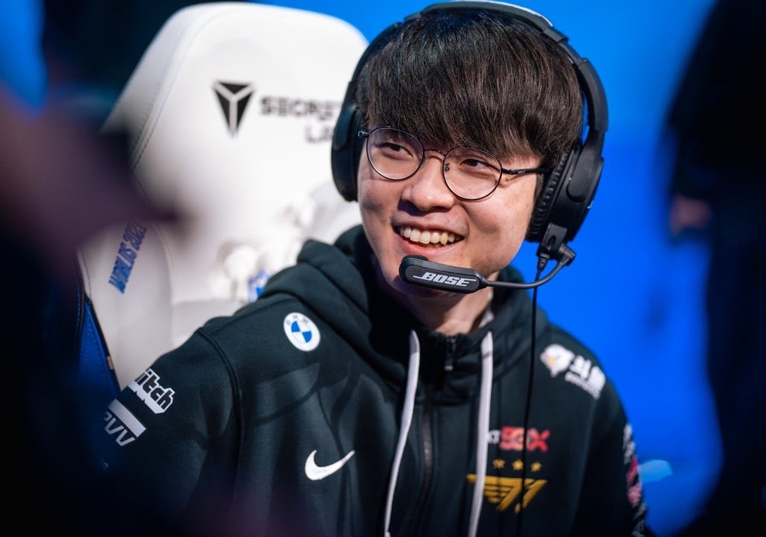 T1 vuot qua Hanwha Life Esports o Chung ket The gioi hinh anh