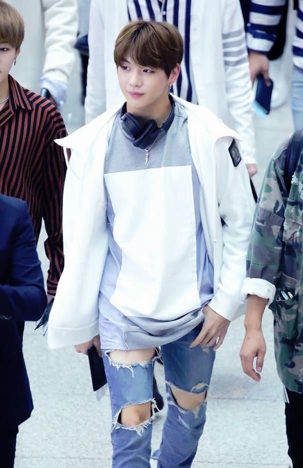 Kang Daniel thích dùng hàng hiệu  ảnh 4 Kang Daniel thich dung hang hieu anh 4