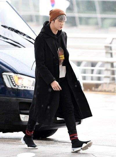 Kang Daniel thích dùng hàng hiệu  ảnh 10 Kang Daniel thich dung hang hieu anh 10