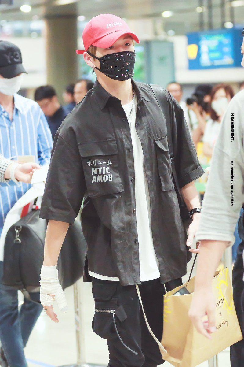 Kang Daniel thích dùng hàng hiệu  ảnh 2 Kang Daniel thich dung hang hieu anh 2