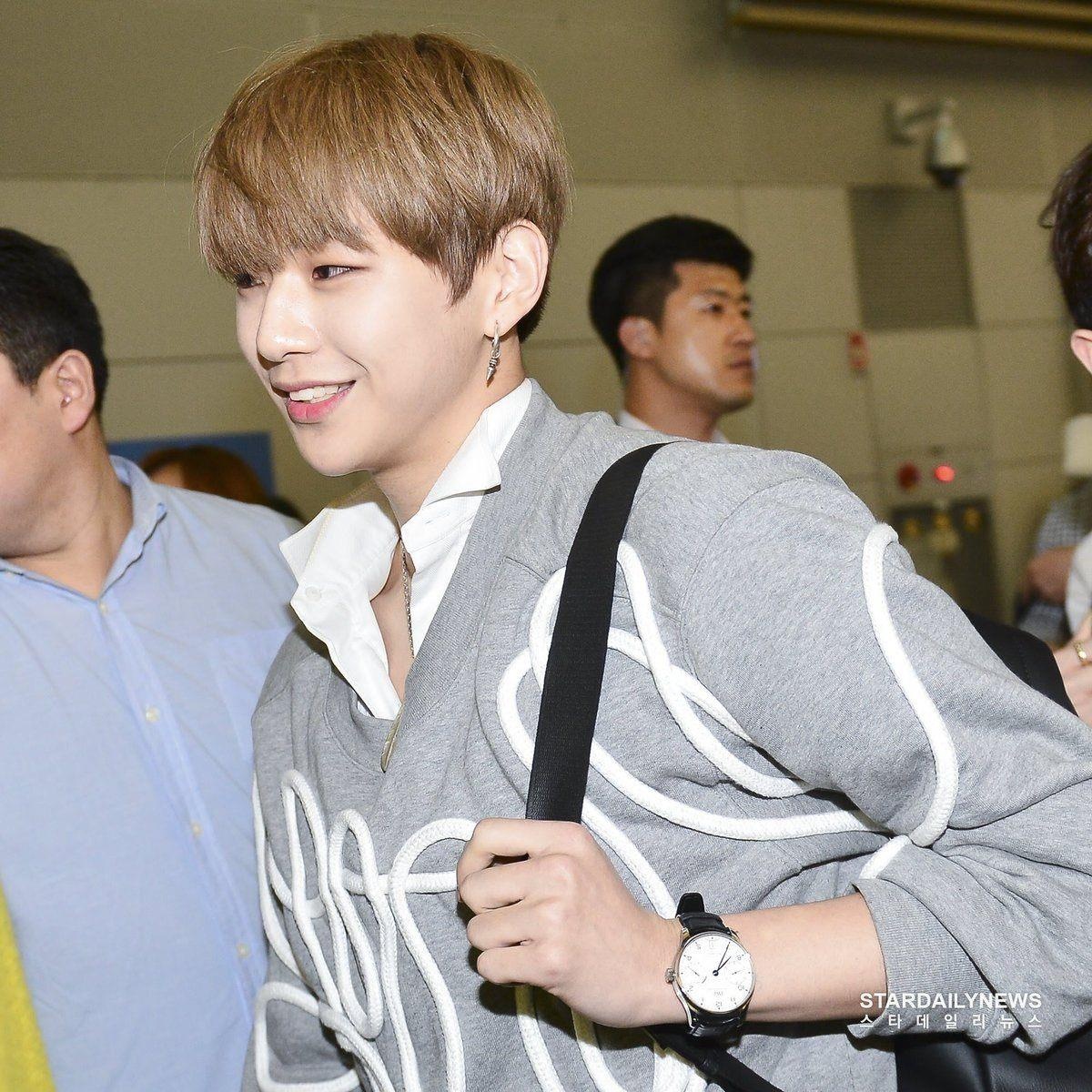 Kang Daniel thích dùng hàng hiệu  ảnh 5 Kang Daniel thich dung hang hieu anh 5