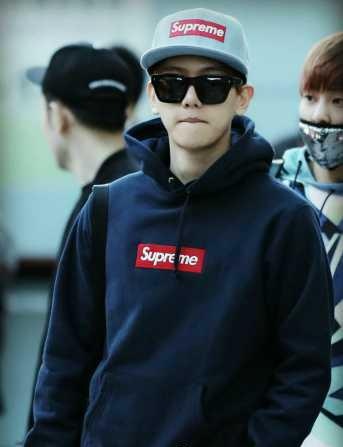 Kang Daniel mặc áo supreme gặp bạn gái ảnh 4 Kang Daniel mac ao supreme gap ban gai anh 4