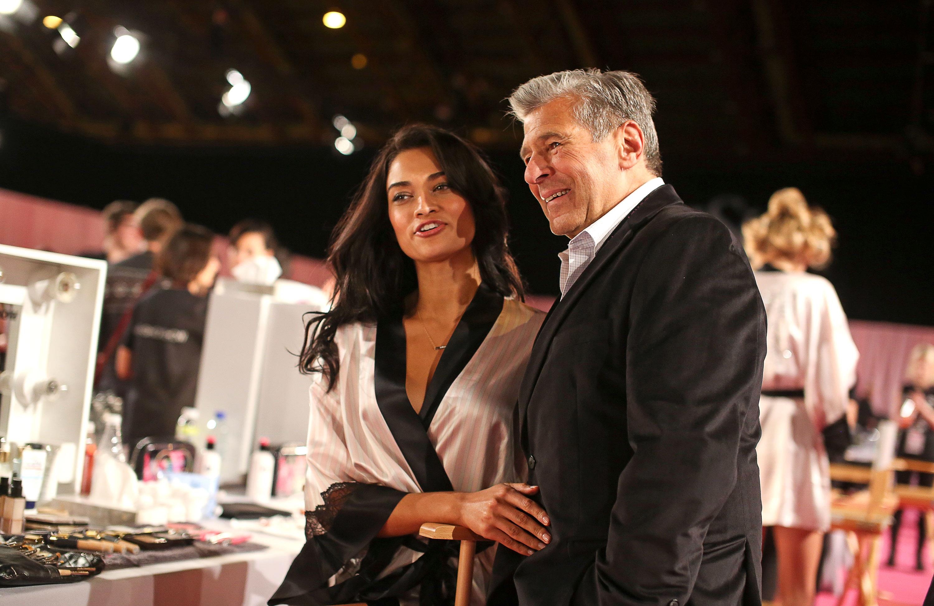 Ed Razek rời khỏi Victoria's Secret  ảnh 2 Ed Razek roi khoi Victoria's Secret anh 2