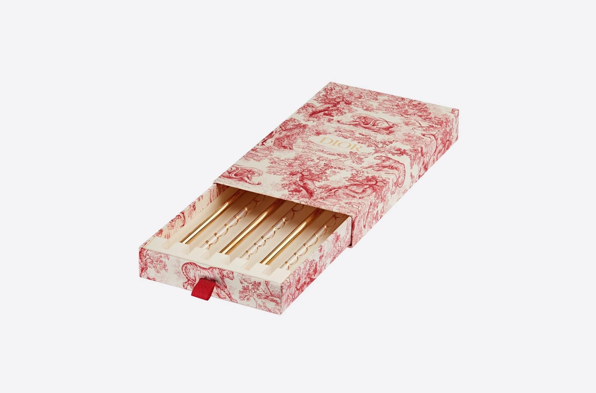Dior bat ngo tung ra bo ong hut thuy tinh co gia 3,5 trieu dong hinh anh