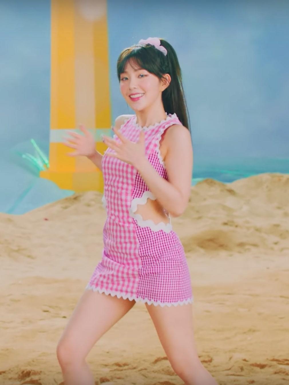 Red Velvet bị tố đạo nhái trang phục ảnh 3 Red Velvet bi to dao nhai trang phuc anh 3