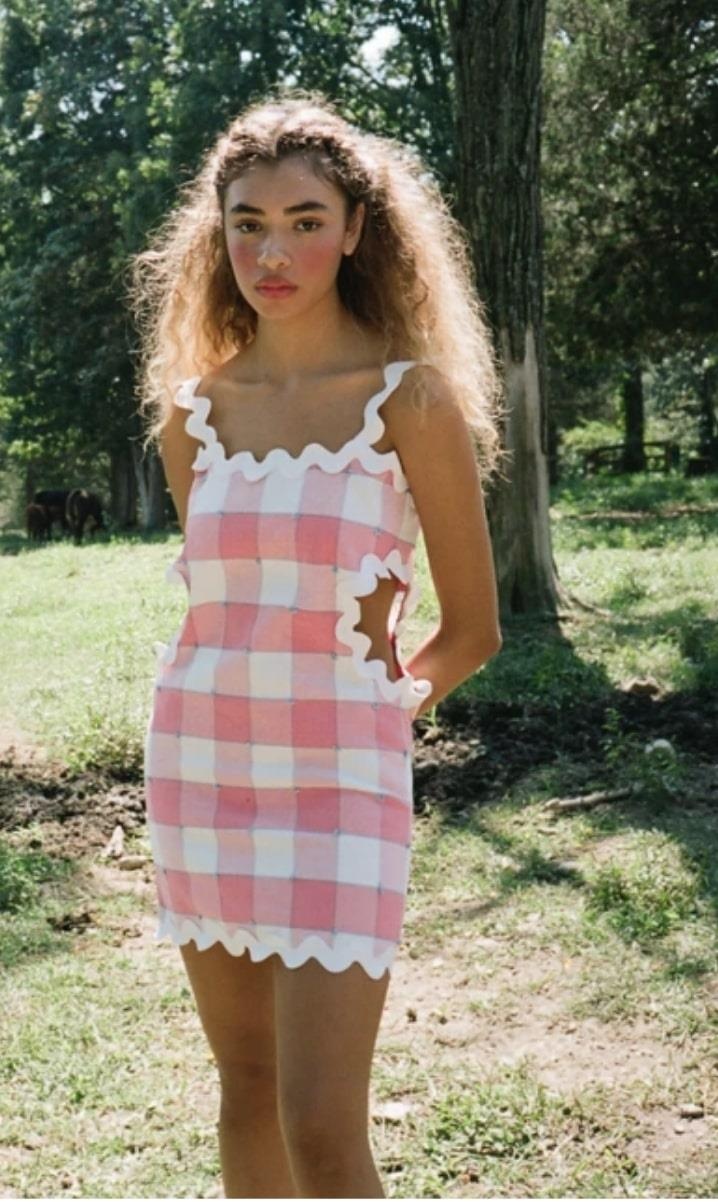 Red Velvet bị tố đạo nhái trang phục ảnh 4 Red Velvet bi to dao nhai trang phuc anh 4