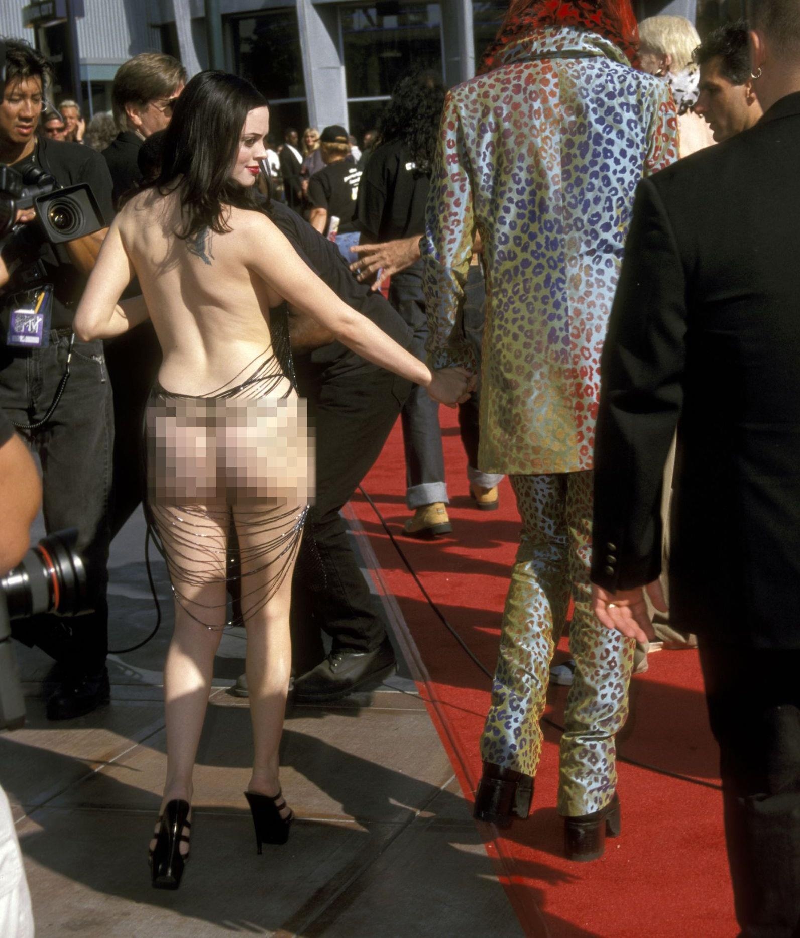 trang phuc gay tranh cai nhat lich su VMAs anh 1