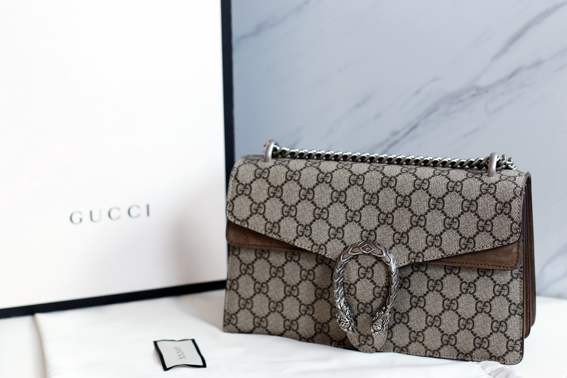 Cach so sanh tui hang hieu that va gia anh 4