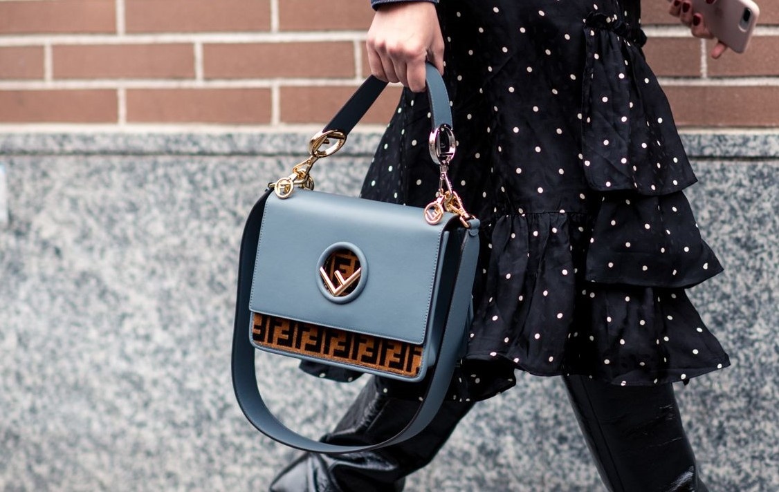 Cach so sanh tui hang hieu that va gia anh 13