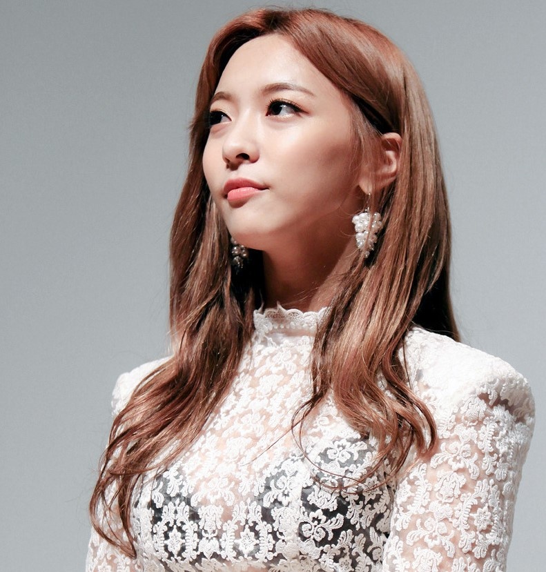 Luna F(x) truoc khi roi SM make up the nao anh 4