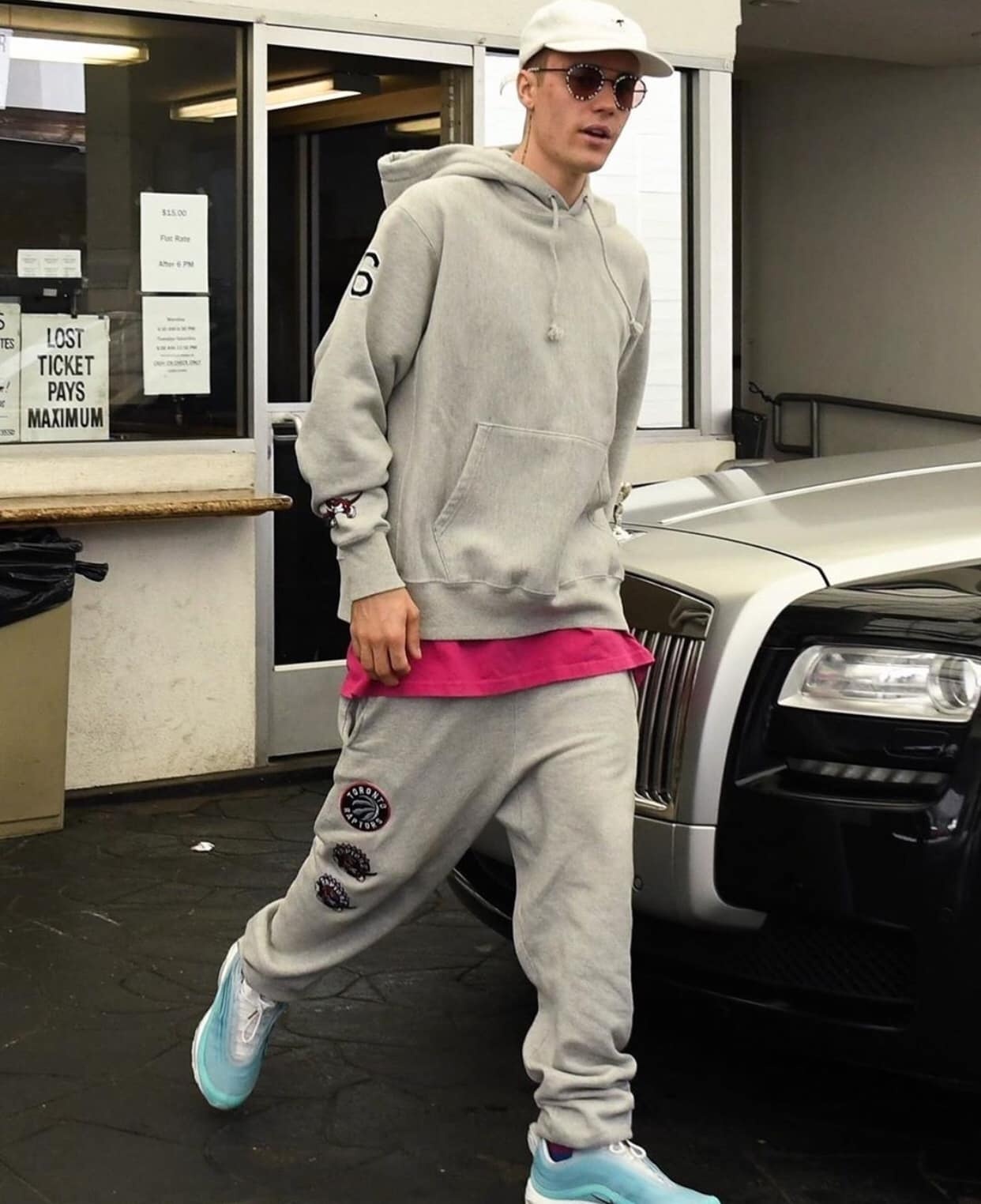 Justin Bieber cưới ảnh 1 Justin Bieber cuoi anh 1