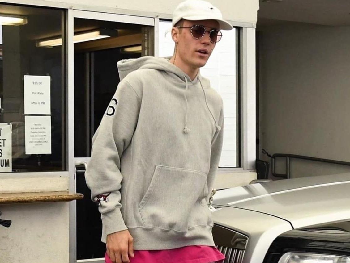 Sat ngay cuoi, Justin Bieber van an mac luom thuom ra duong hinh anh